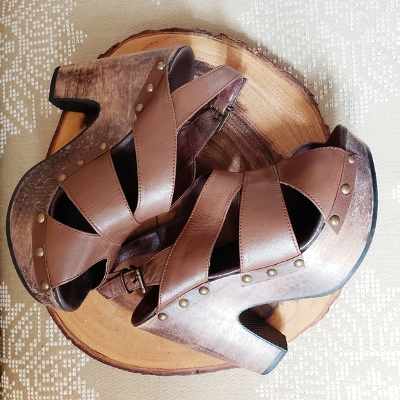 LEATHER CHUNKY WOOD PLATFORM STUDDED SANDALS - Picture 2 of 13